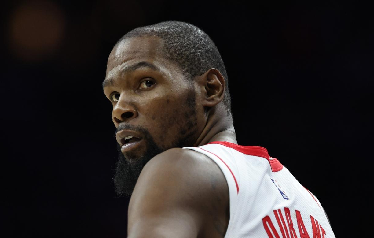 江南体育官网-裁判帮忙依然难阻失利，乌度卡谜之操作自毁长城，杜兰特扎心了