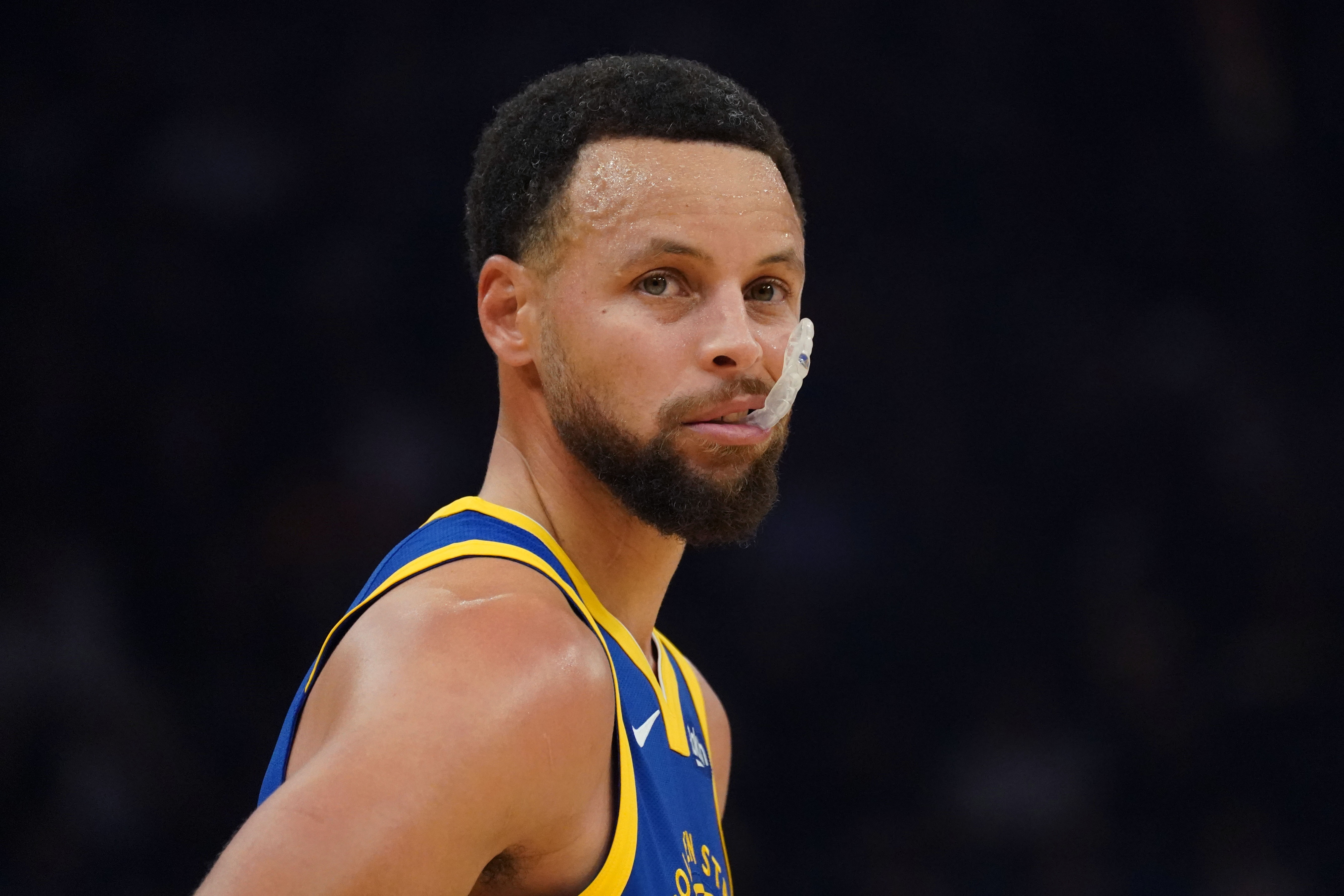 江南体育APP-去年的今天：库里成为NBA季后赛历史第11位突破4000分的球员
